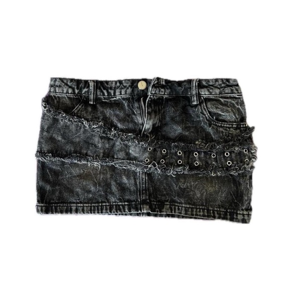 Dresses & Skirts - grunge denim mini skirt with buckle belt design